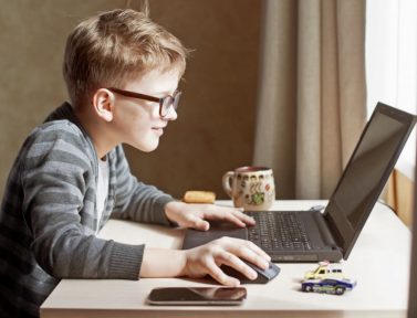 Filhos e o cuidado com a internet: 4 regras de ouro