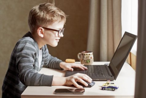 Filhos e o cuidado com a internet: 4 regras de ouro
